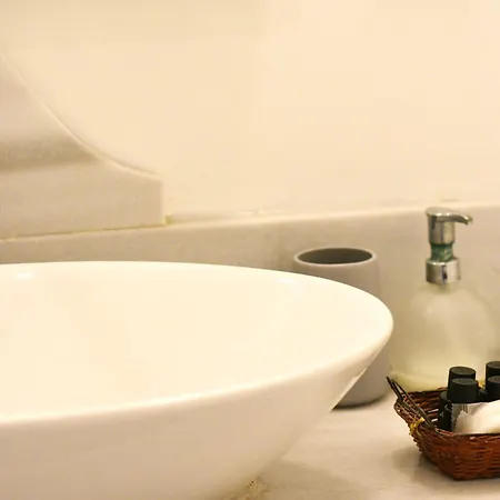 Daire Cozy 1-bdr In Cihangir Neighborhood