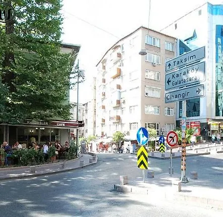Daire Cozy 1-bdr In Cihangir Neighborhood