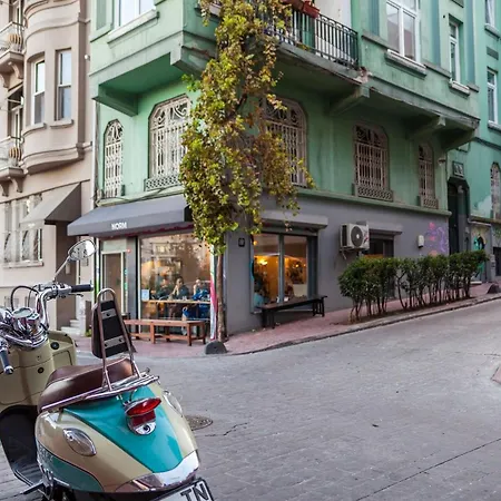 Daire Cozy 1-bdr In Cihangir Neighborhood