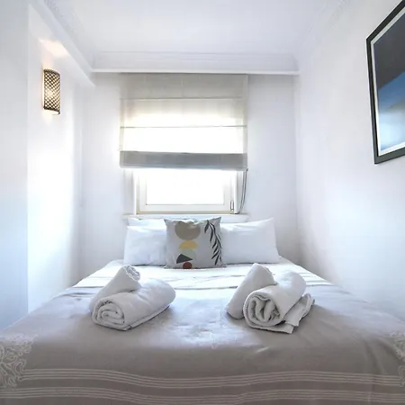 Cozy 1-bdr In Cihangir Neighborhood Lejlighed
